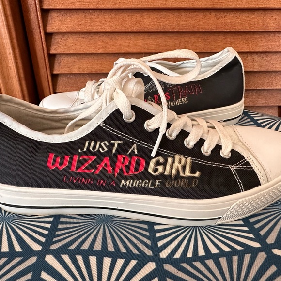 Harry Potter themed shoes! Like new - Picture 2 of 7